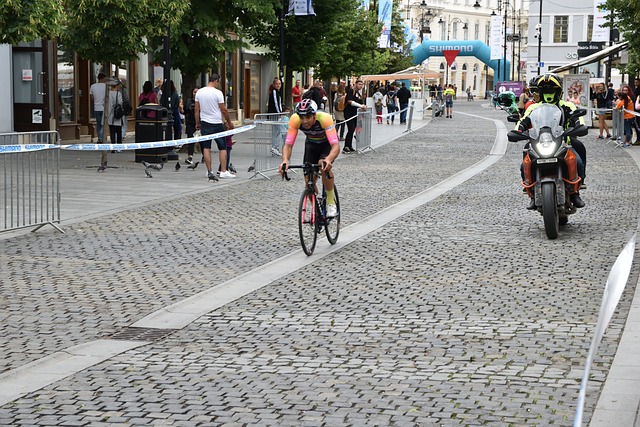際足壇的競 際足壇的競